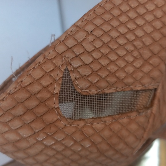 BeBe 5 in snake skin platform high heels tan size 7. Barely worn. - Picture 7 of 8